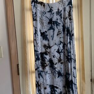 Kenzie Maxi skirt Sz L Worn once. Lined